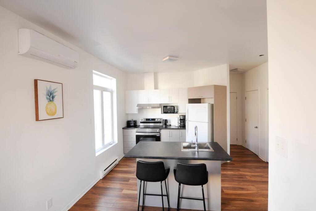 The 1810 - Spacious With Balcony - North Of Quebec Exterior photo