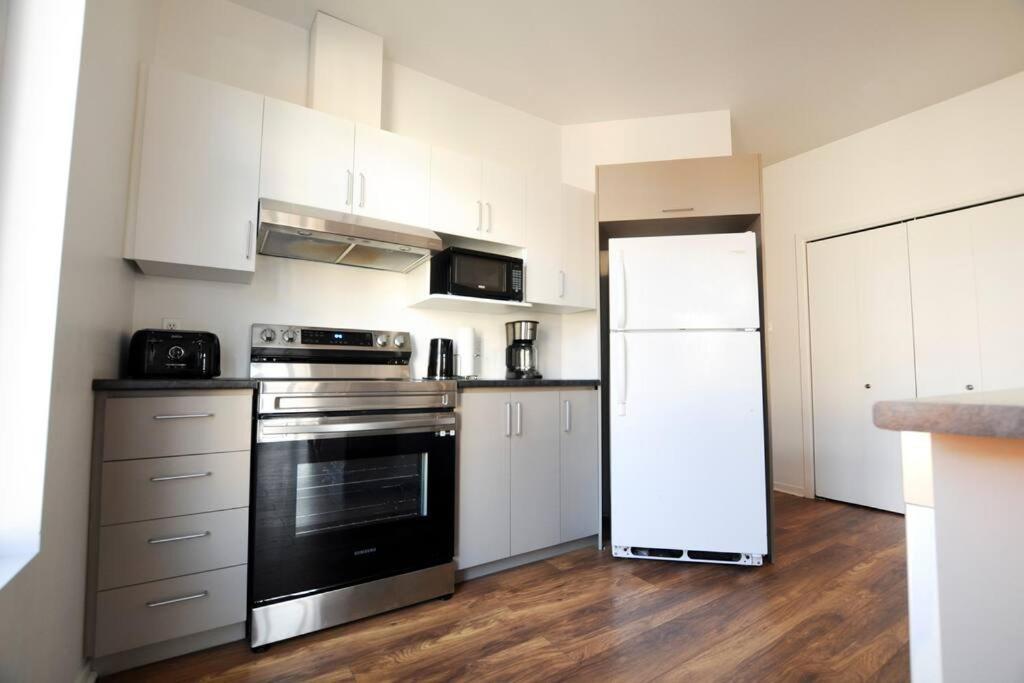 The 1810 - Spacious With Balcony - North Of Quebec Exterior photo
